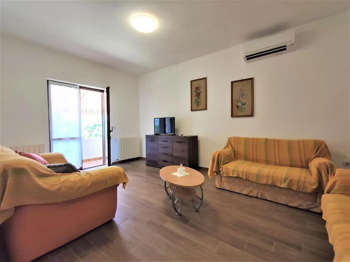 Apartments Morena Rakalj