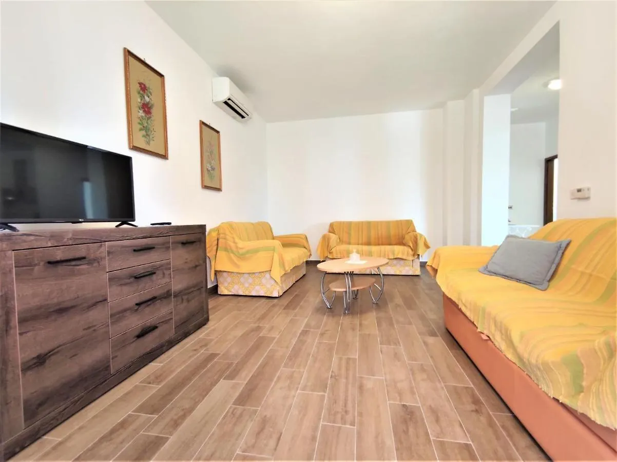 Apartments Morena Rakalj